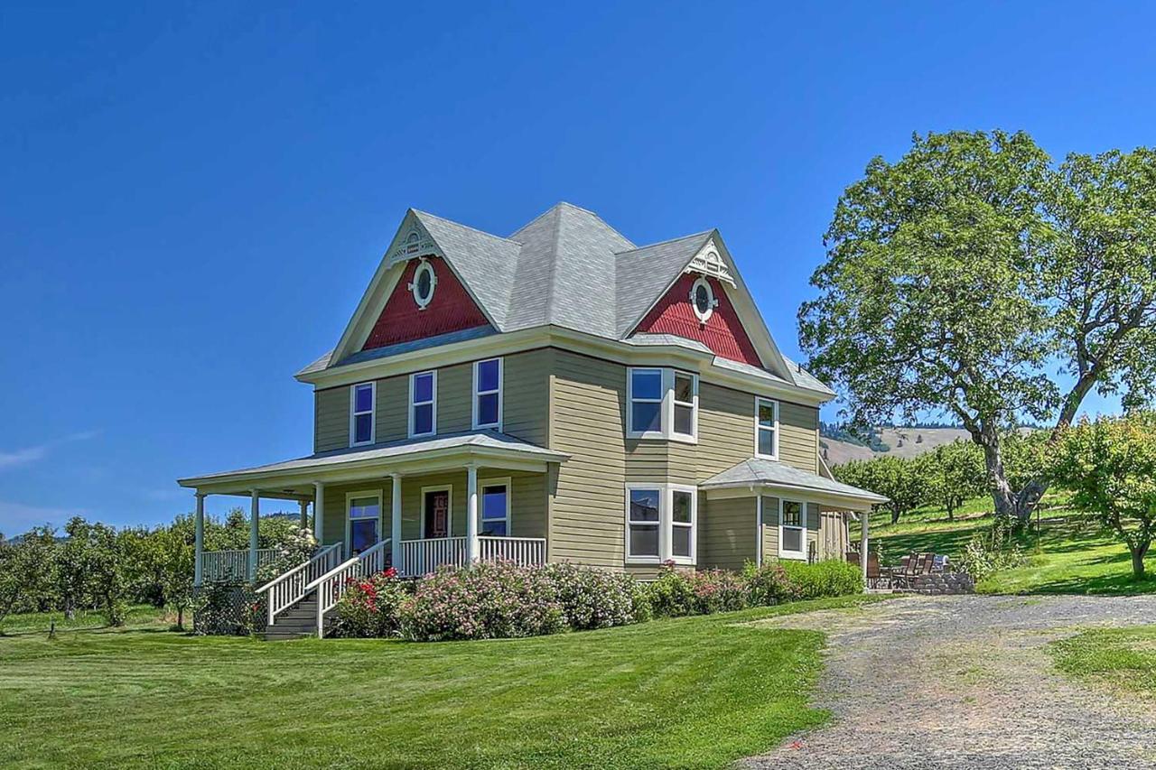 Storybook Glade Historical Homestead With Views! Hood River Eksteriør billede