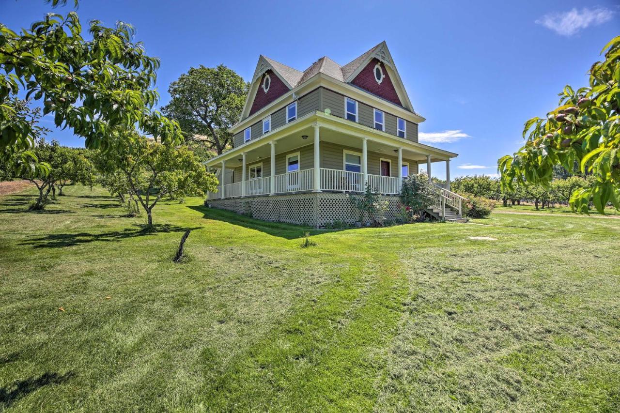 Storybook Glade Historical Homestead With Views! Hood River Eksteriør billede